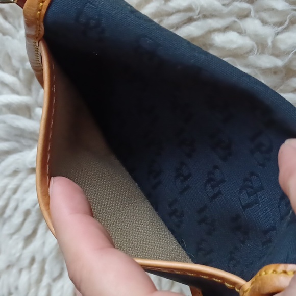 Dooney and Bourke wristlet - Picture 7 of 14